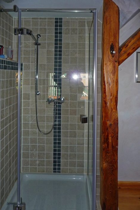 Badezimmer Dachausbau mit Dielenfußboden