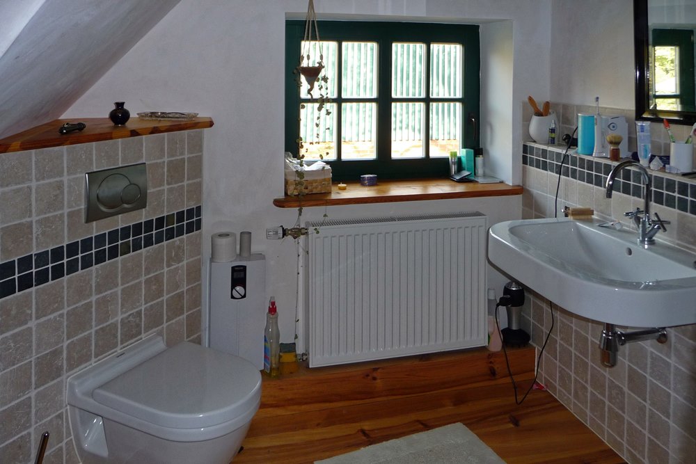 Badezimmer Dachausbau mit Dielenfußboden